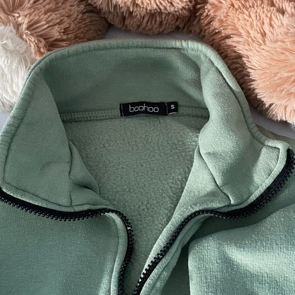 Boohoo Sweatshirt - Picture 2 of 2